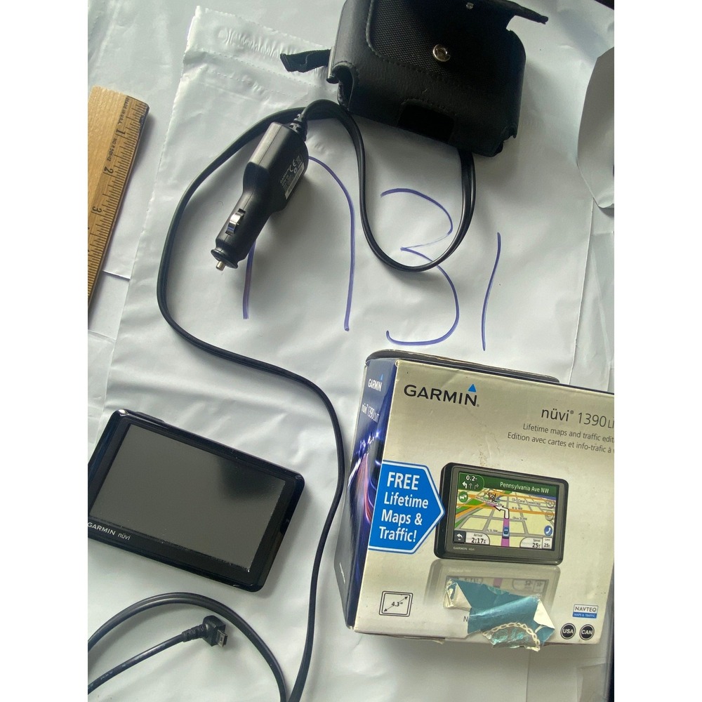 Garmin nüvi 1390 LM 4.3"‎ GPS Navigation System w/ Charger Case Box
